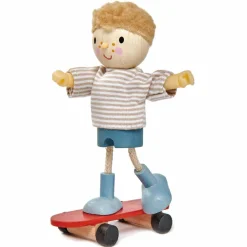 Tender Leaf Dukkehusfigur - Edward og skateboard| Økologisk Eller Bæredygtig|Trælegetøj