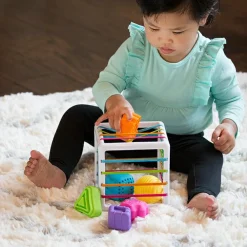 Fat Brain Toys Puttekasse med elastiksider| Tumlinge Legetøj|Sorterings- & Stablelegetøj